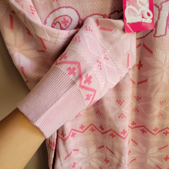 Brand New Pink BARBIE Logo Women's Sweater Top Size Medium 2024 Mattel - Picture 6 of 11